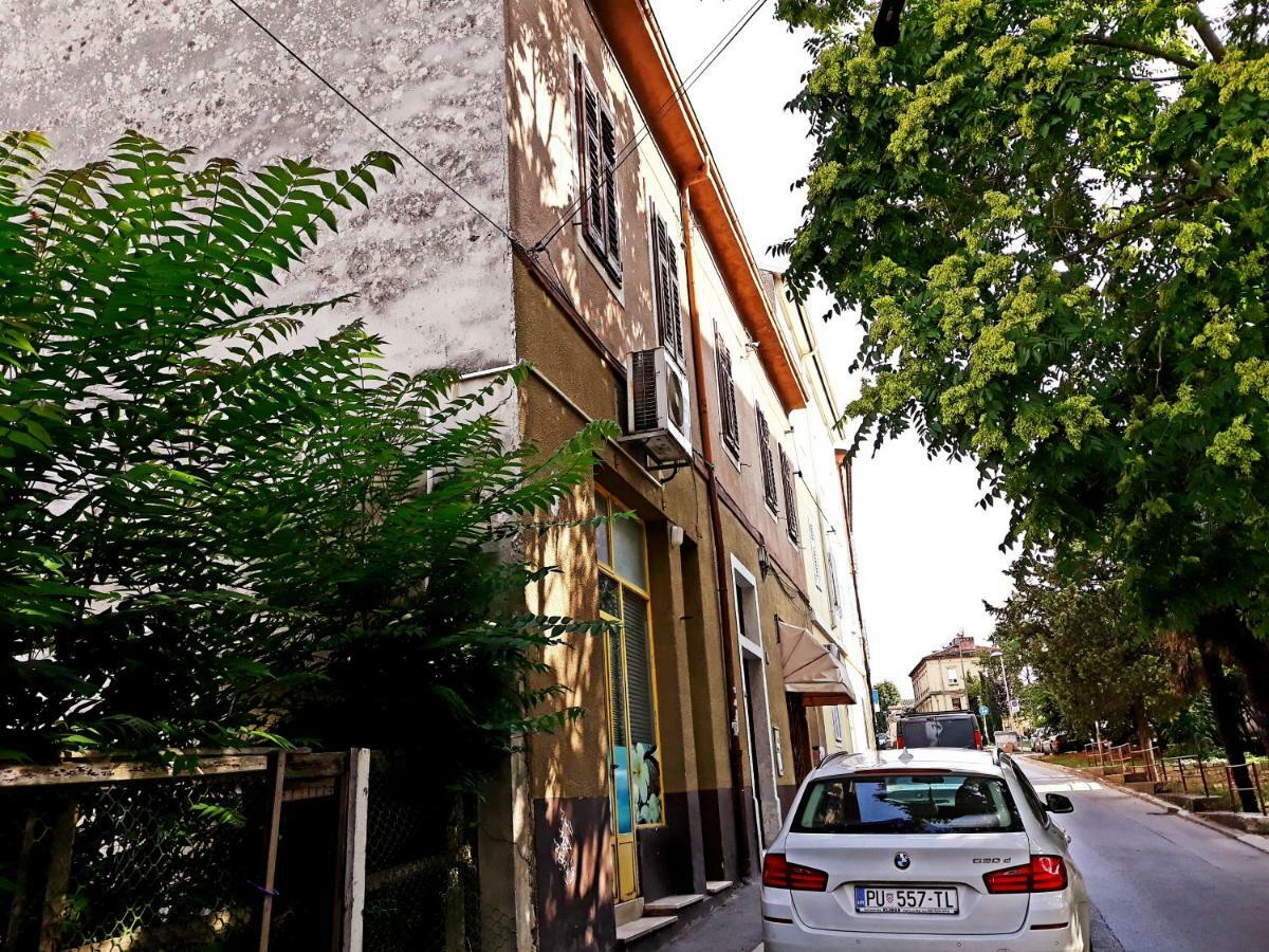Apartment Imperia *** Pula Exterior photo